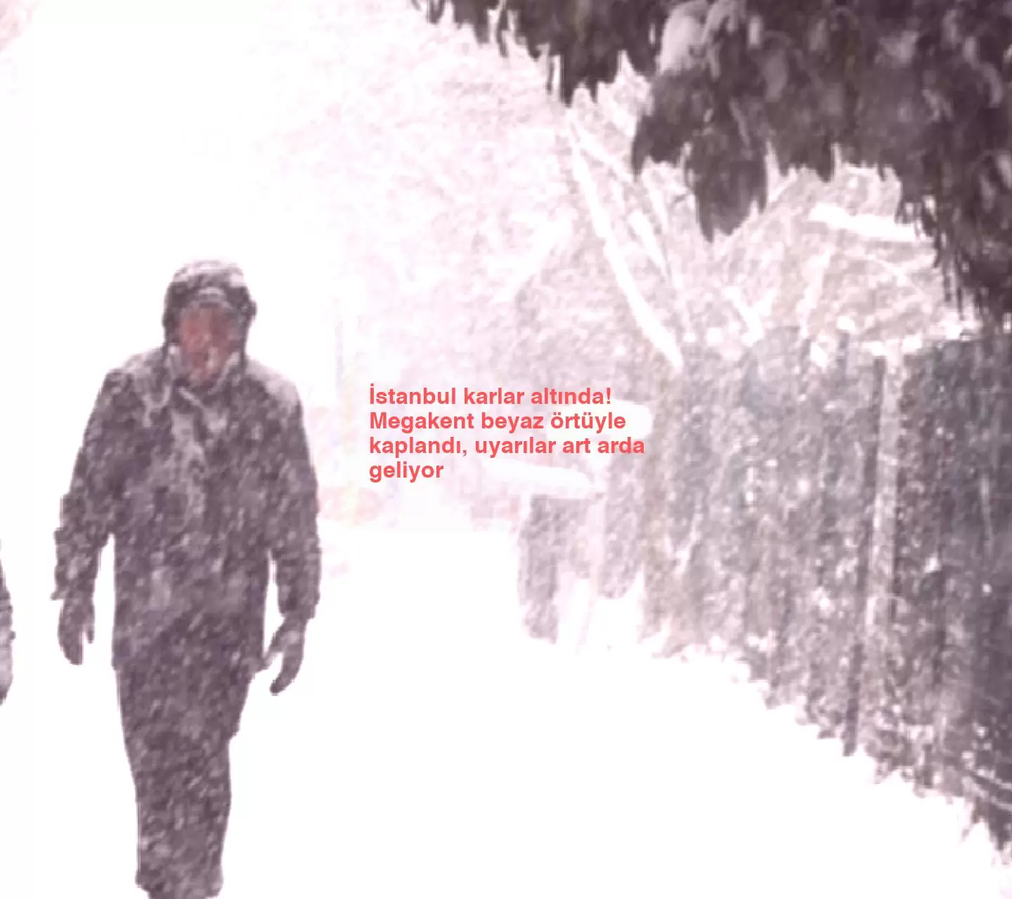 İstanbul karlar altında! Megakent beyaz örtüyle kaplandı, uyarılar art arda geliyor